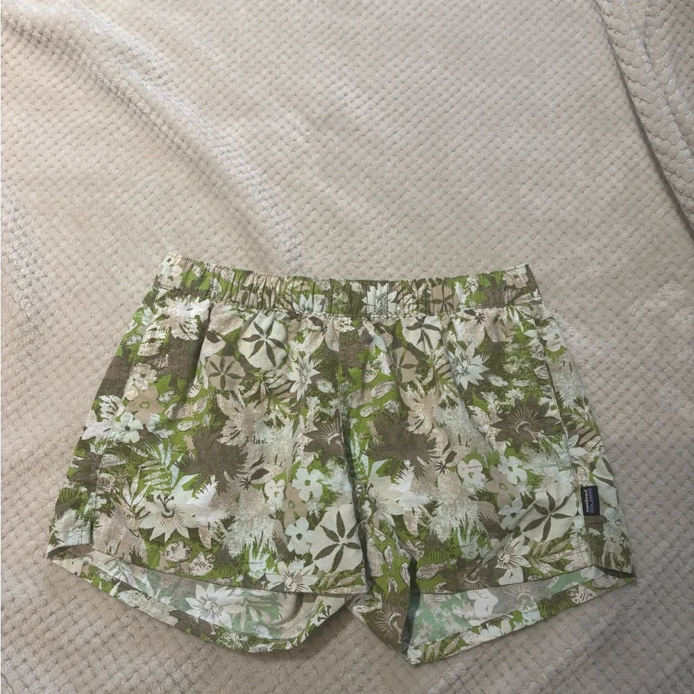 Patagonia Barely Baggies Shorts Medium - Athletic, Athleisure, Spring - Picture 2 of 9